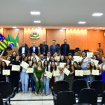 SESSÃO SOLENE OUTORGA MOÇÃO DE APLAUSOS