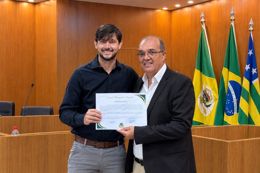 Câmara de Nerópolis homenageia integrantes da Paixão de Cristo Moções de Aplausos